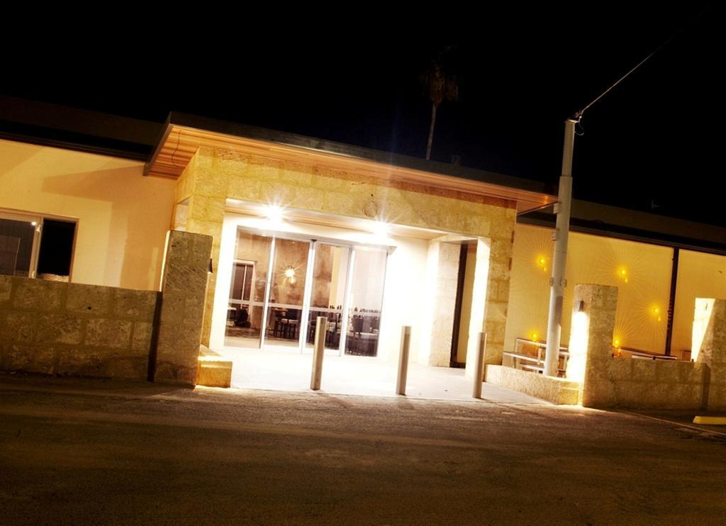 Newman Hotel Extérieur photo